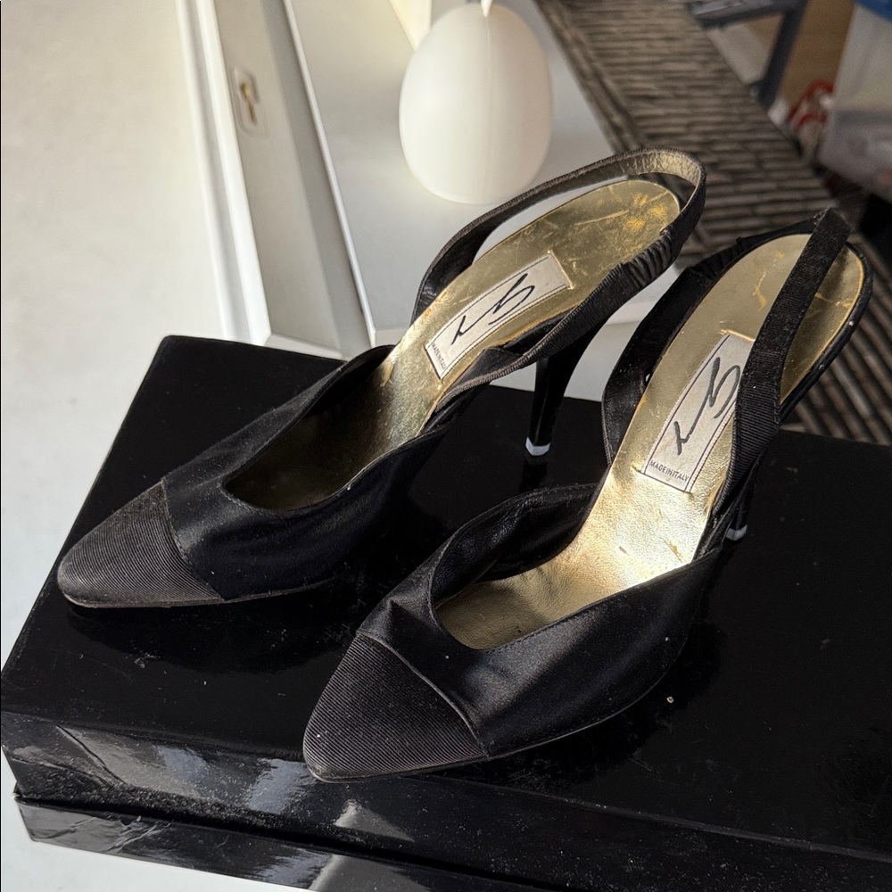 Chic Black Slingback Heels
